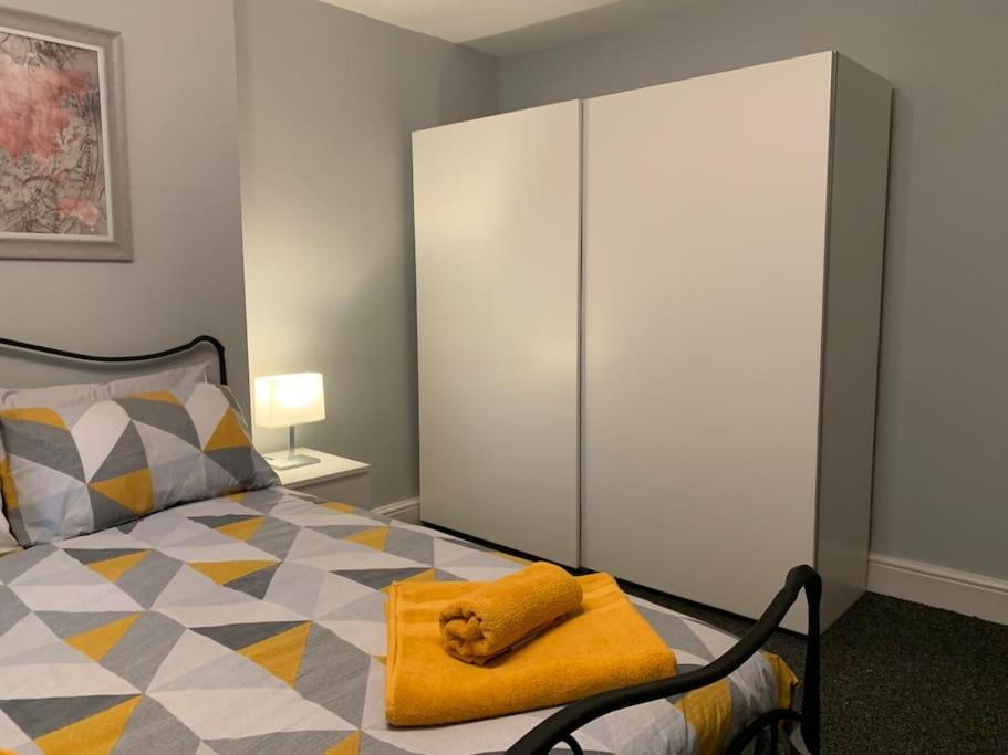 Fantastic Large 2 X Bedroom Flat, Free Parking Apartment Sale