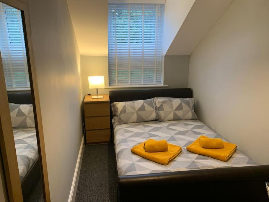 Fantastic Large 2 X Bedroom Flat, Free Parking