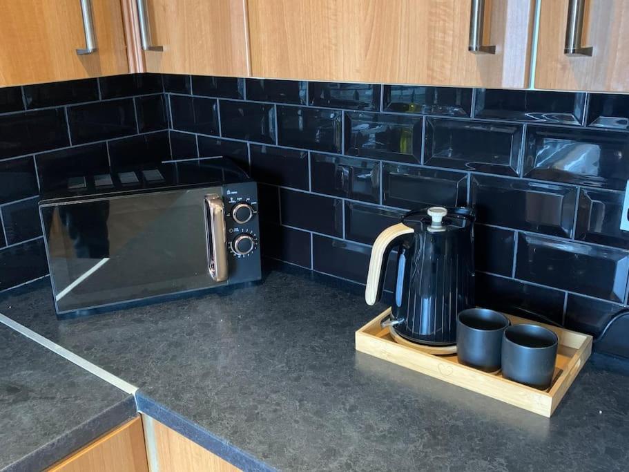 Apartment Fantastic Large 2 X Bedroom Flat, Free Parking *