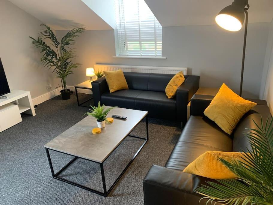 Apartment Fantastic Large 2 X Bedroom Flat, Free Parking Sale