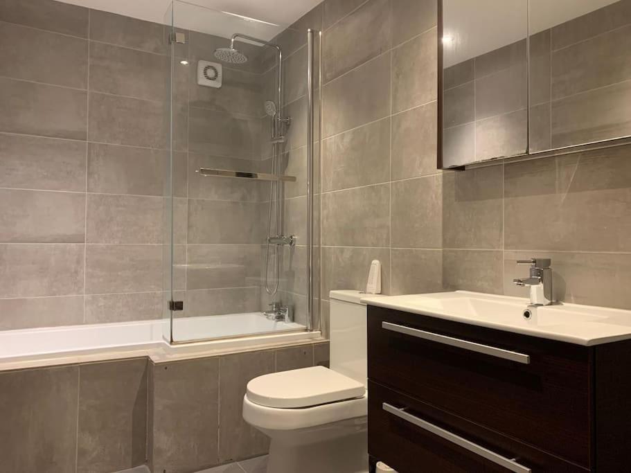 Fantastic Large 2 X Bedroom Flat, Free Parking Apartamento Sale